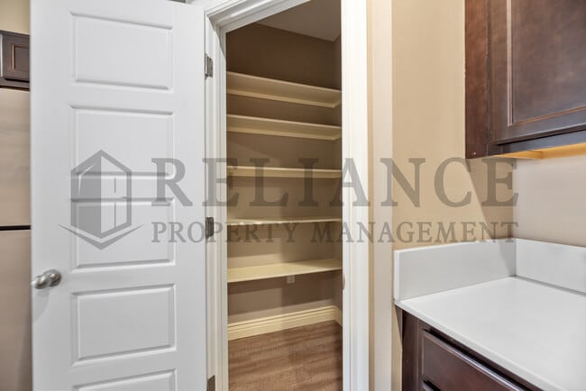 Building Photo - 5513 S Victoria St