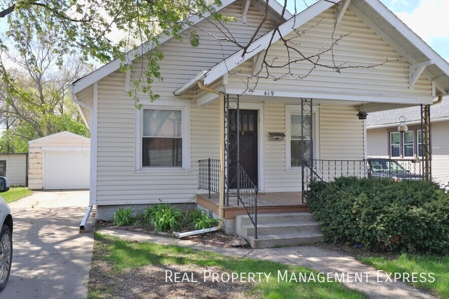 Primary Photo - Beautiful 3 bedroom 2 bathroom home near d...