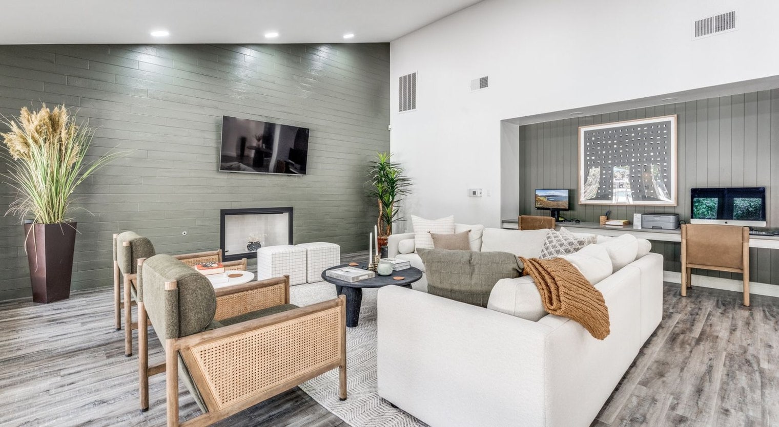 Building Photo - 8054 Exchange Dr