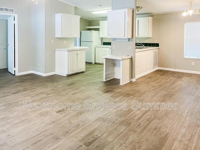 Building Photo - 608 Bee Bee Dr