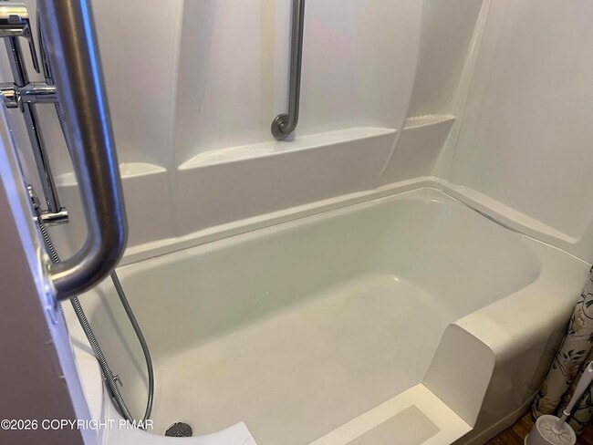 Building Photo - 144 E Diaz Ave