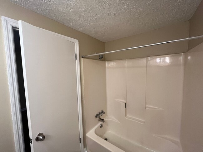 Building Photo - **AVAILABLE NOW**East Columbus 3 bedroom/2 bathroom Home for Rent***