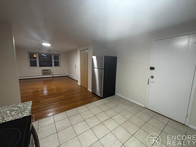 Building Photo - 110 Babcock St