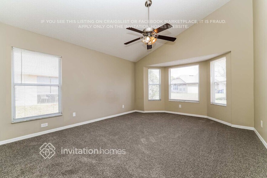 Building Photo - 5902 Azure Dr