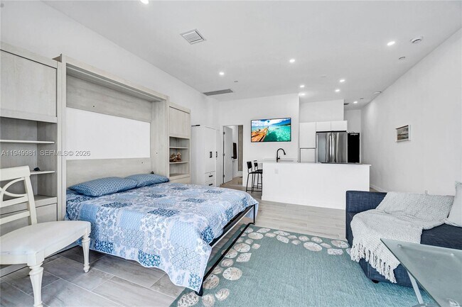 Building Photo - 1500 Bay Rd