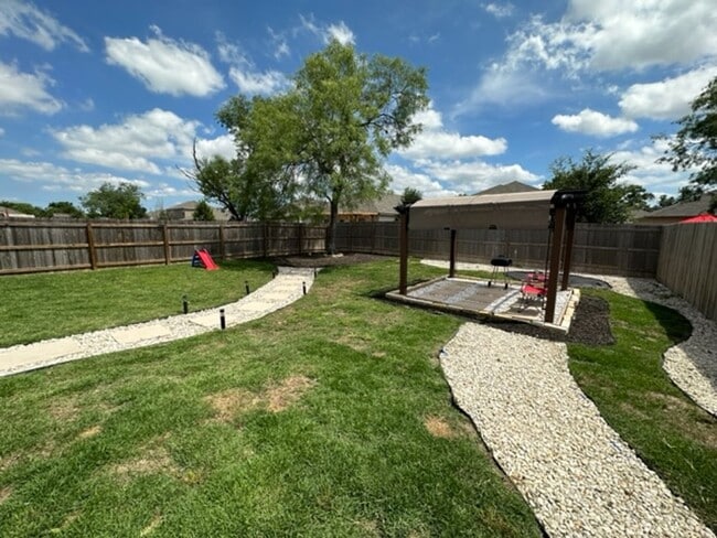 Building Photo - Move in soon! Beautiful  3 bedroom 2 bath near Lackland AFB