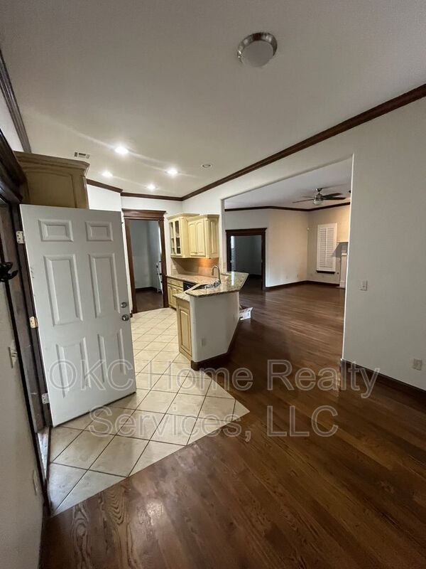 Building Photo - 1216 NW 190th Pl