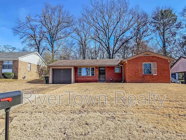 Building Photo - 2644 Courtney Dr