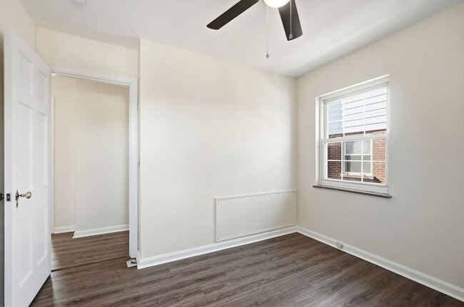 Building Photo - Charming Covedale Duplex