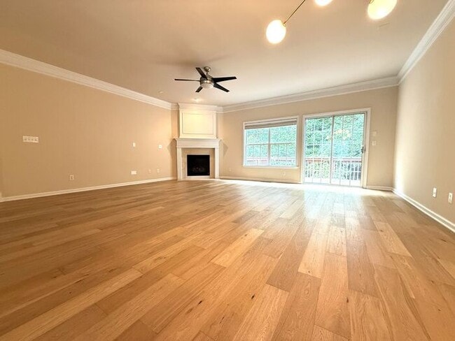 Building Photo - Sandy Springs 3 Bed-3.5 Bath Townhouse in Gated Cambridge, Hardwoods on Main!