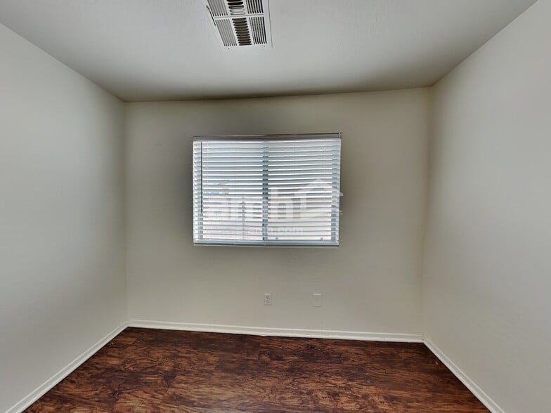 Building Photo - 4228 S 100th Dr