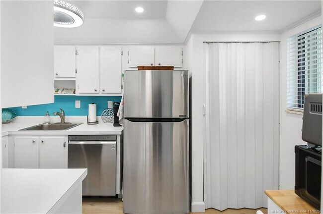 Building Photo - 5111 SE Miles Grant Rd