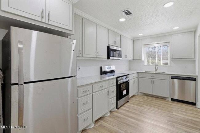 Building Photo - 126 Joanie St