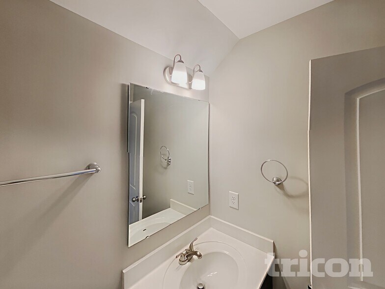 Building Photo - 5008 Shorthorn Way