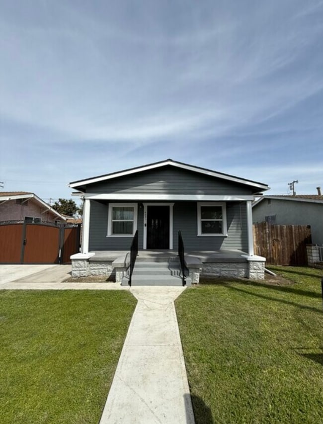Primary Photo - Newly Remodeled 2 bed+ 1.5 bath Single Fam...