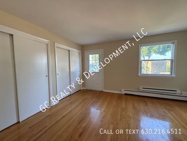 Building Photo - 253 Uteg St