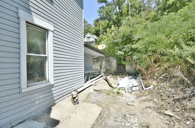 Building Photo - 1103 Crosby St