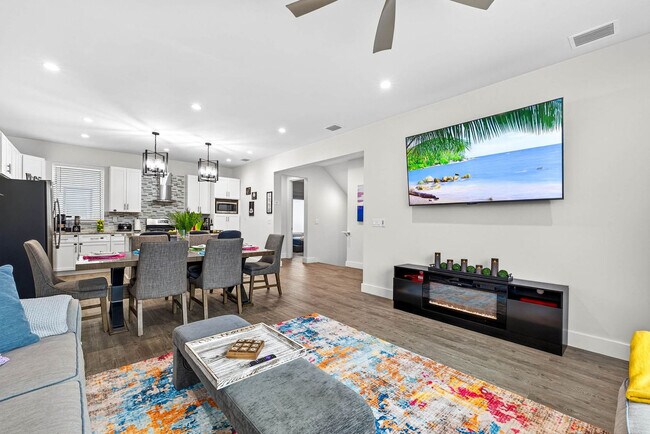 Building Photo - 620 Petit Wy