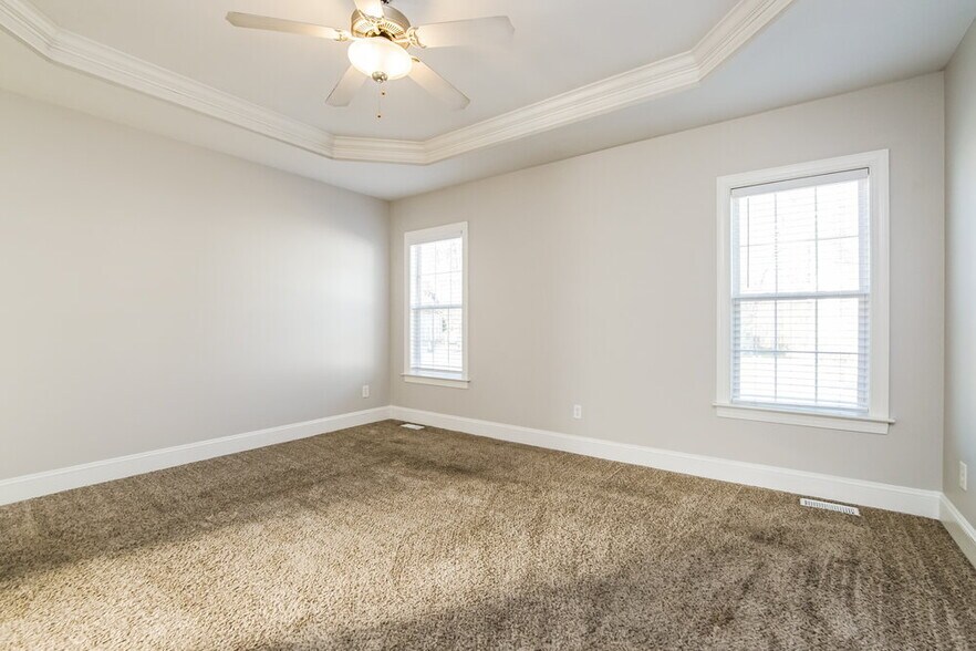 Building Photo - 3011 Watsonia Dr