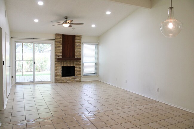 Building Photo - 3-BEDROOM HOME IN STONERIDGE, NORTH EAST I...