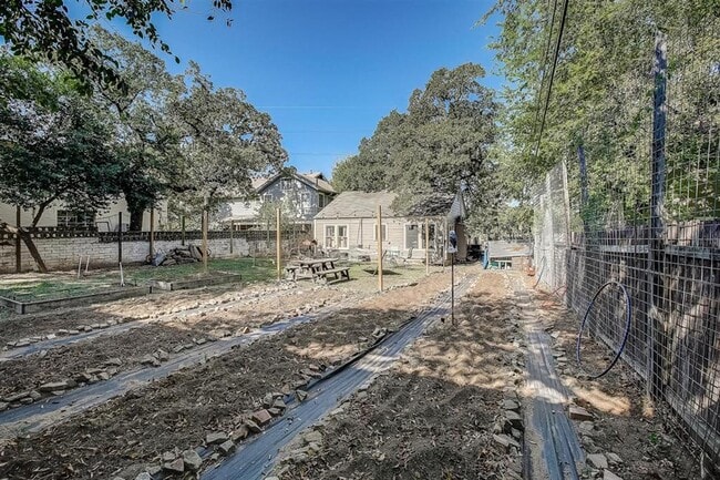 Building Photo - 1305 Newfield Ln