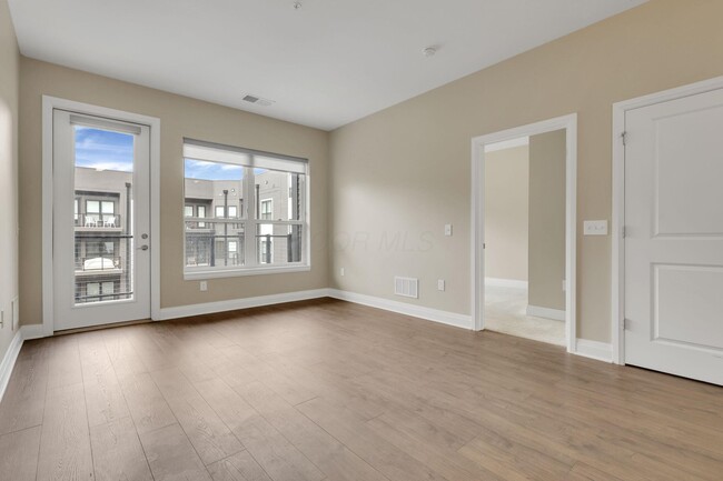 Building Photo - 6633 Dale Dr