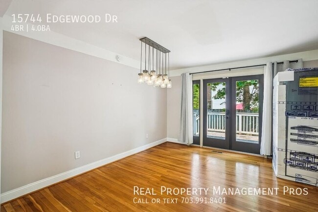 Building Photo - 15744 Edgewood Dr