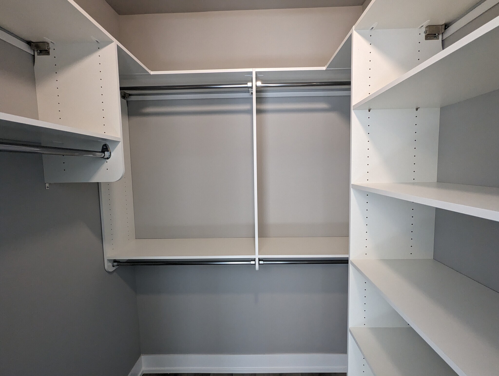 Building Photo - 3935 N Janssen Ave