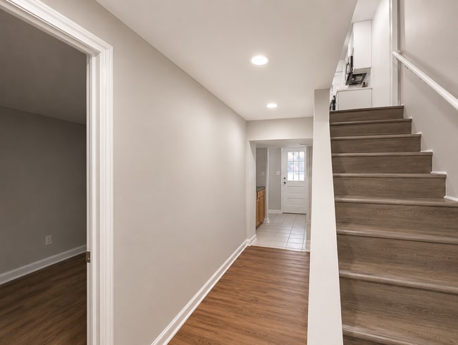 Building Photo - 7261 Bridgewood Dr