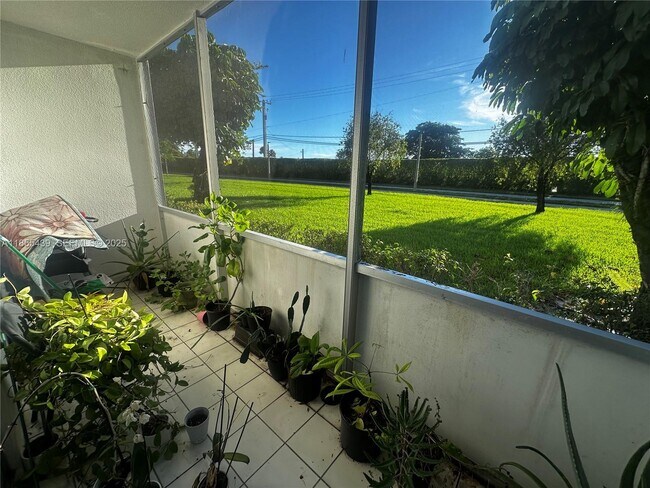 Building Photo - 265 Suffolk F