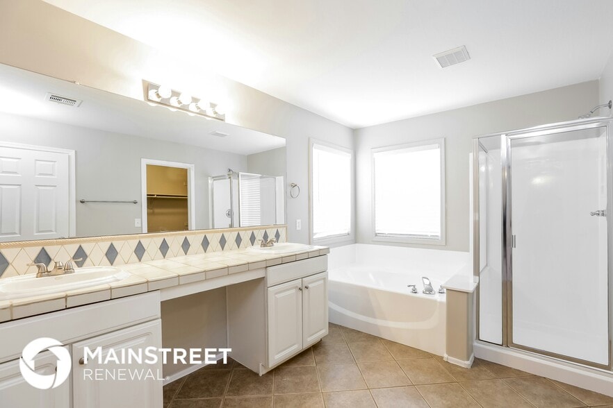 Building Photo - 17145 W Statler St