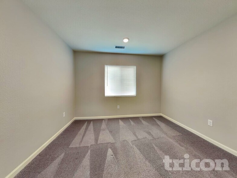 Building Photo - 8952 Elk Ravine Dr