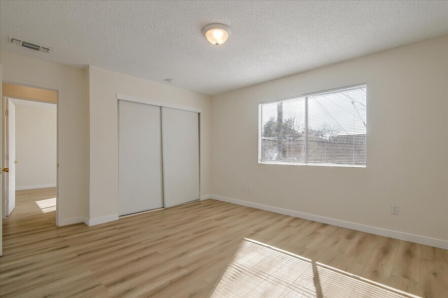 Building Photo - 9223 Langdon Ave