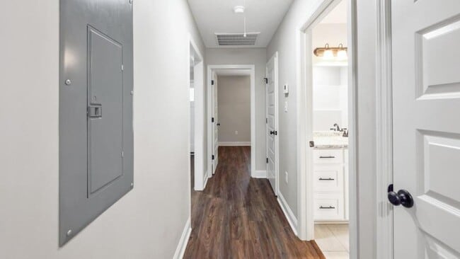 Building Photo - 1522 Woodard St