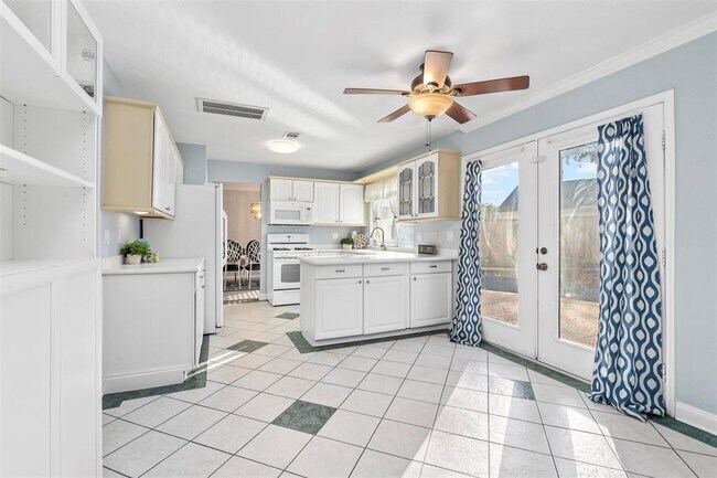 Building Photo - 9942 Villa Verde Dr