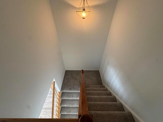 Building Photo - 10 Starboard Ct
