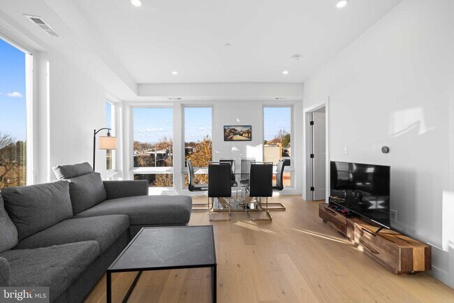 Building Photo - 30 Kennedy St NW