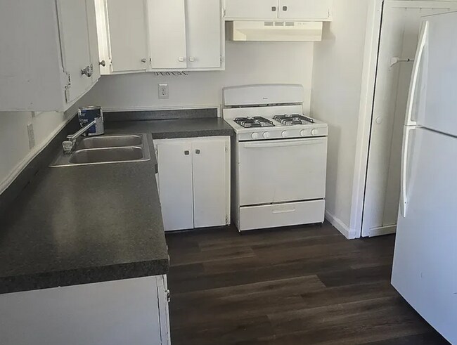 Building Photo - Cute 2 bedroom in East Springfield