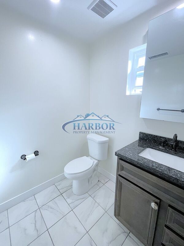 Building Photo - 646-646 W 19th St