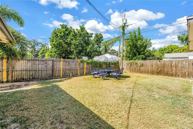 Building Photo - 2621 17th Ave N