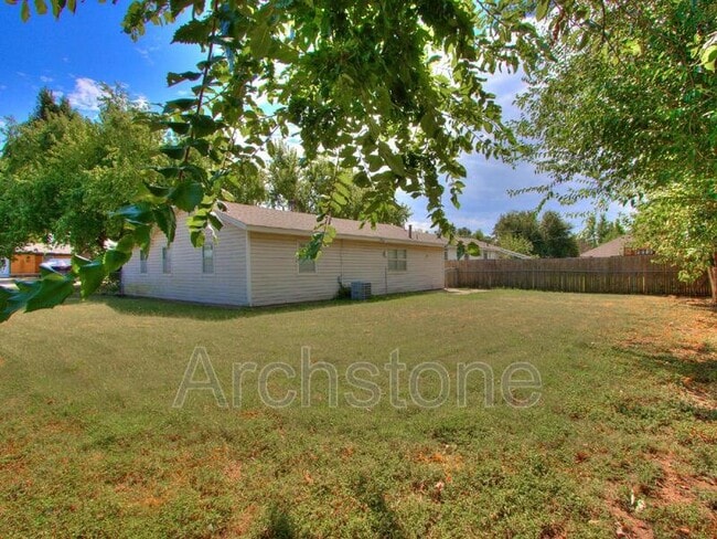 Building Photo - 501 S Santa Fe Dr