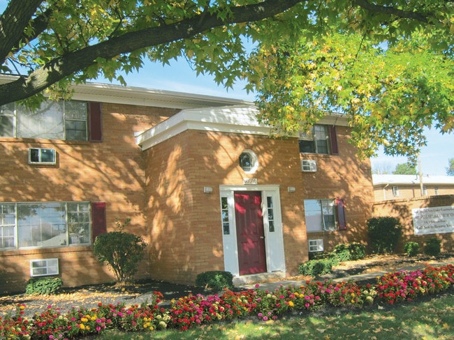 Colonial Village - Columbus, OH | Apartment Finder