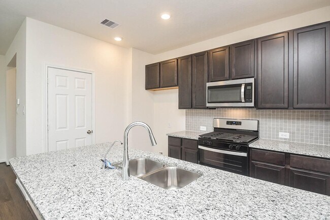 Building Photo - 25230 Benroe St