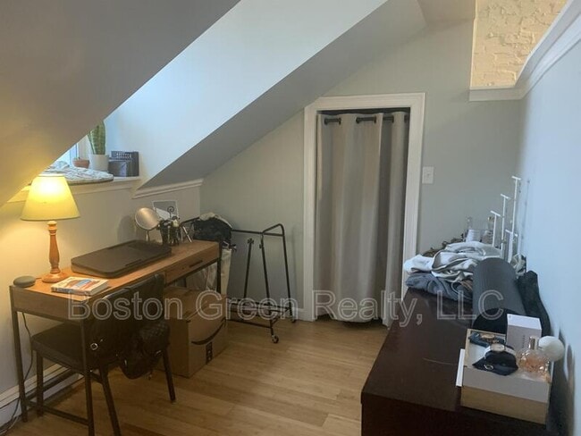 Building Photo - 315 Meridian St