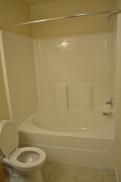 Master Bathroom - 220 Ryan Cir Apt B