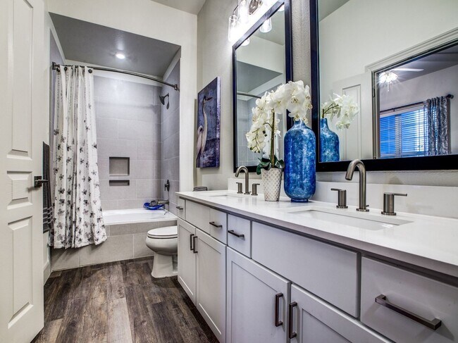 Building Photo - Live in Style! Beautiful 1/1 Apt in Greate...