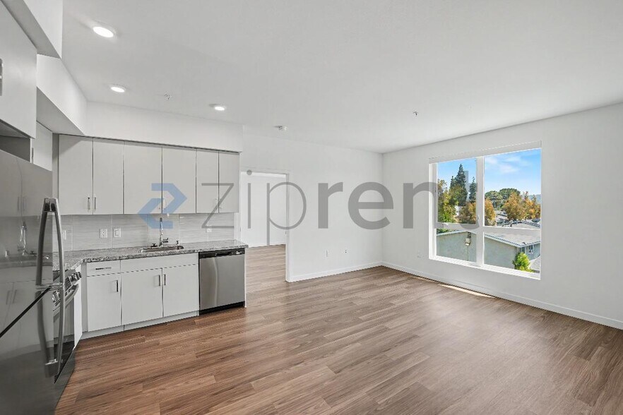 Building Photo - Unit 311