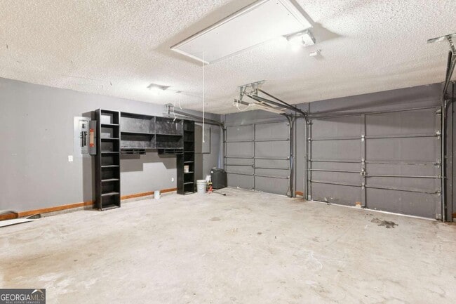 Building Photo - 132 N Woodvalley Dr