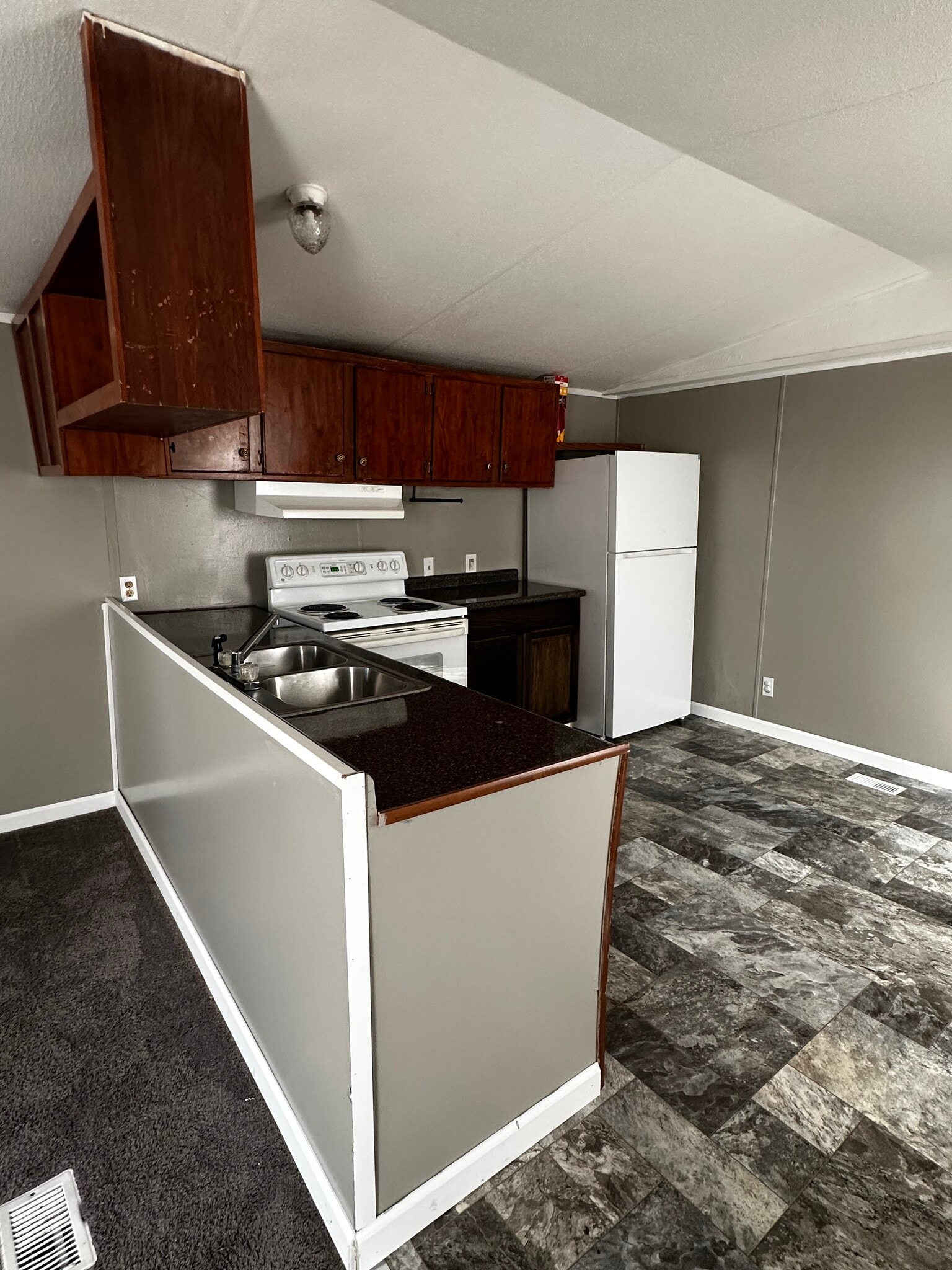 Building Photo - 32 Somerset Dr