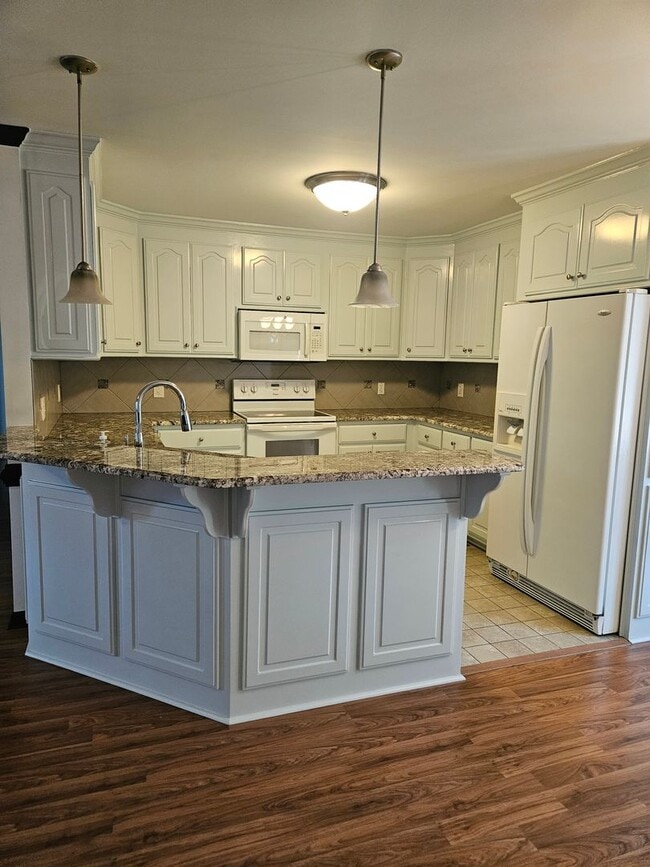 Building Photo - 208 Killdeer Dr